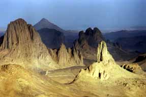 Blick vom Berg Assekrem auf Hoggar (Algerien)